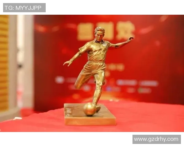 球星风采尽显 足球赛场迎来荣耀时刻 激情与梦想交织成最强战斗力